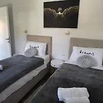 S Apartment Vir