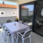 Apartment S *