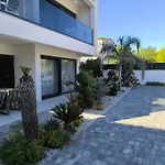Apartment S *