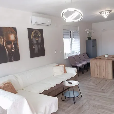 S Apartment *
