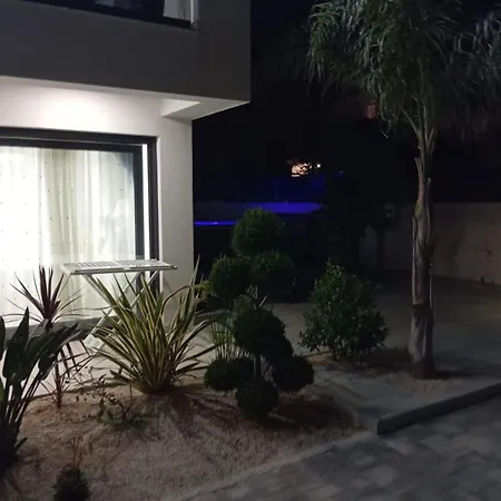 Apartment S *