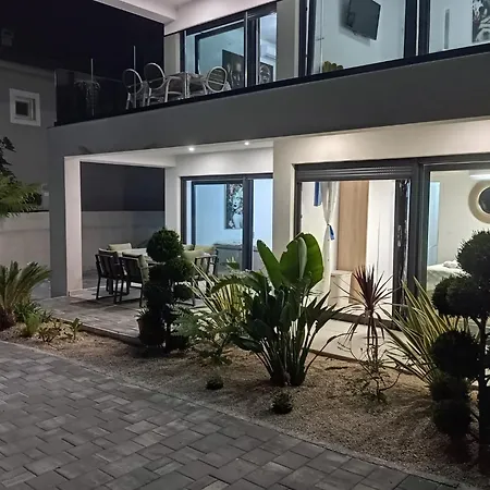 S Apartment *